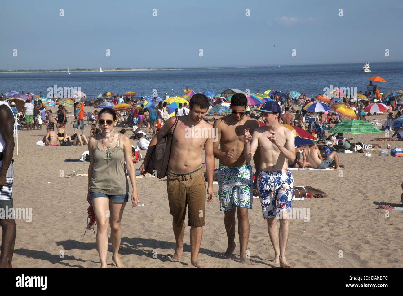 People group teens boys girls hi-res stock photography and images - Alamy