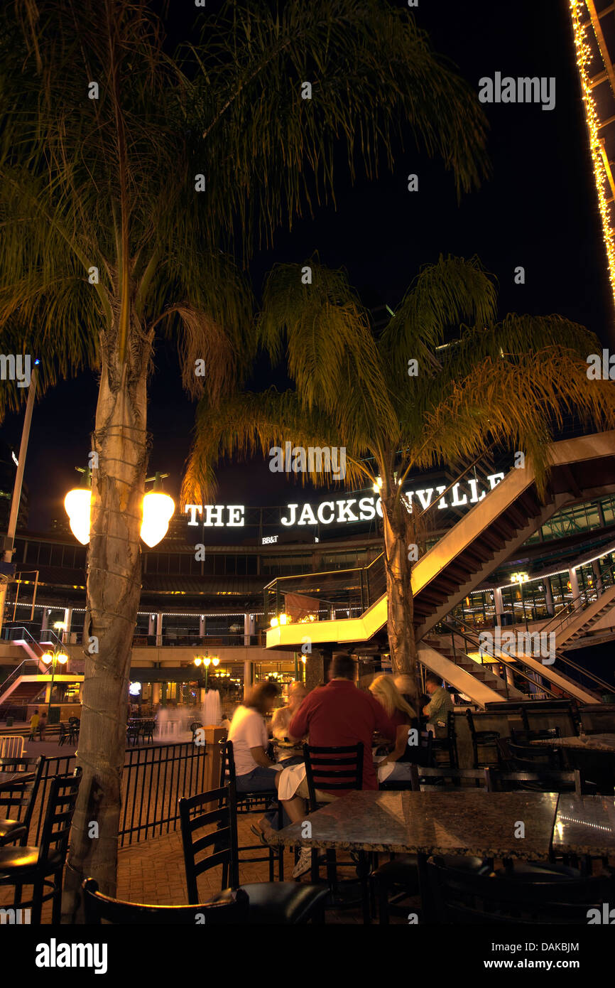 OUTDOOR CAFE JACKSONVILLE LANDING NORTH BANK WATERFRONT JACKSONVILLE FLORIDA USA Stock Photo