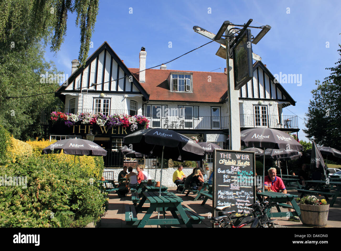 The Weir Pub, Molesey, Surrey, England UK Stock Photo