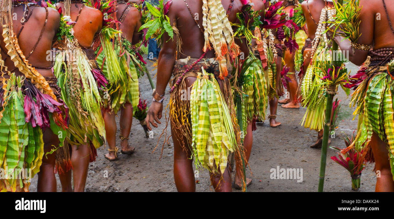 People of the Selehoto Alunumuno tribe in traditional tribal dress and dancing, highlands of Papua New Guinea Stock Photo