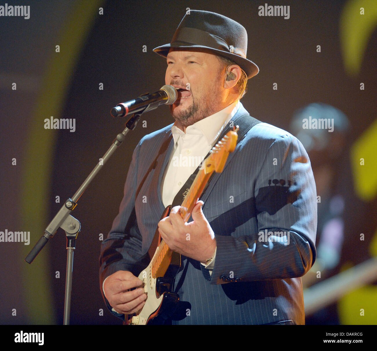 American singer Christopher Cross performs during the final regular ...