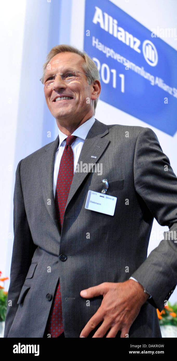 CEO of the insurance company Allianz SE, Michael Diekmann, arrives at the general meeting of the firm in Munich, Germany, 04 May 2011. The operating profit of Allianz remained stable in the first quarter of 2011 with 1.7 billion euro. Photo: Frank Leonhardt Stock Photo