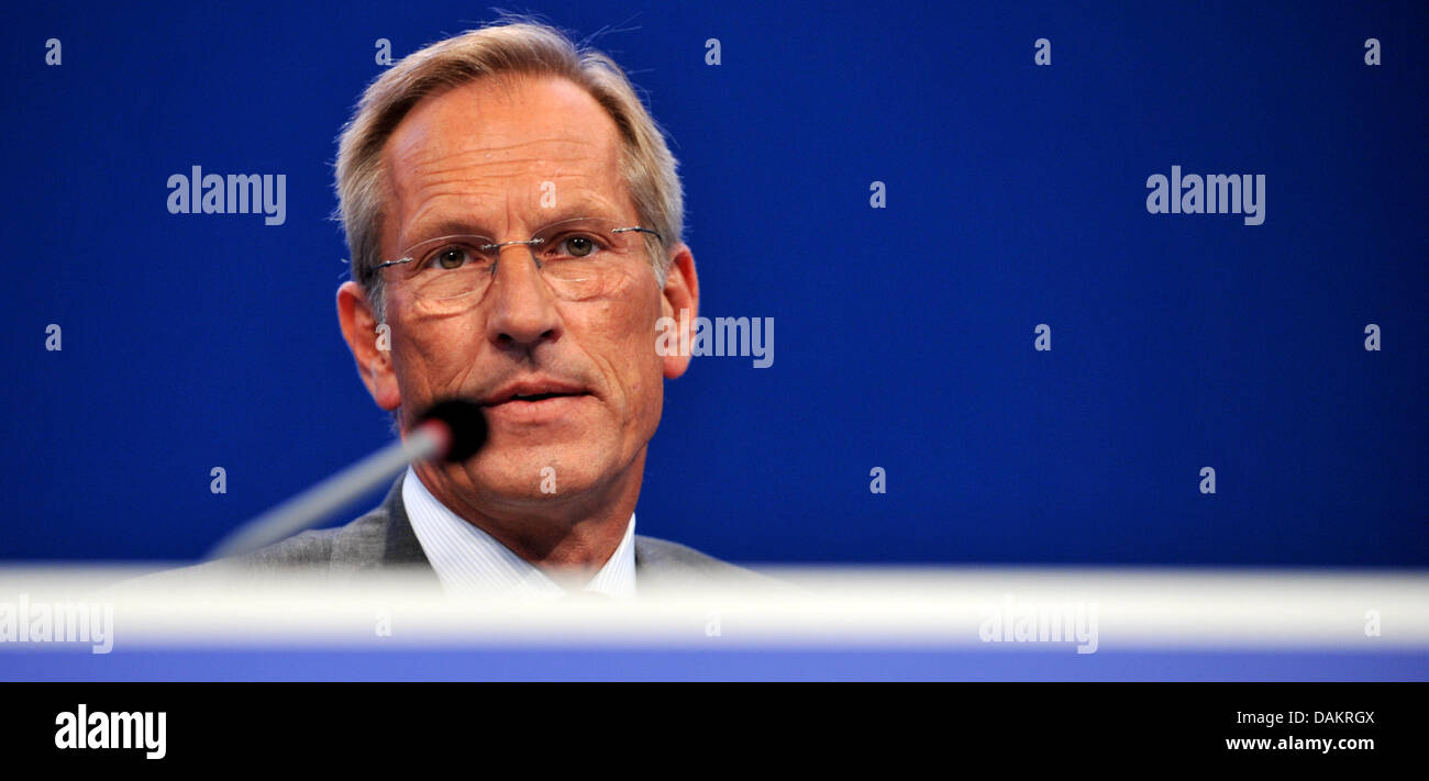CEO of the insurance company Allianz SE, Michael Diekmann, is pictured at the general meeting of the firm in Munich, Germany, 04 May 2011. The operating profit of Allianz remained stable in the first quarter of 2011 with 1.7 billion euro. Photo: Frank Leonhardt Stock Photo