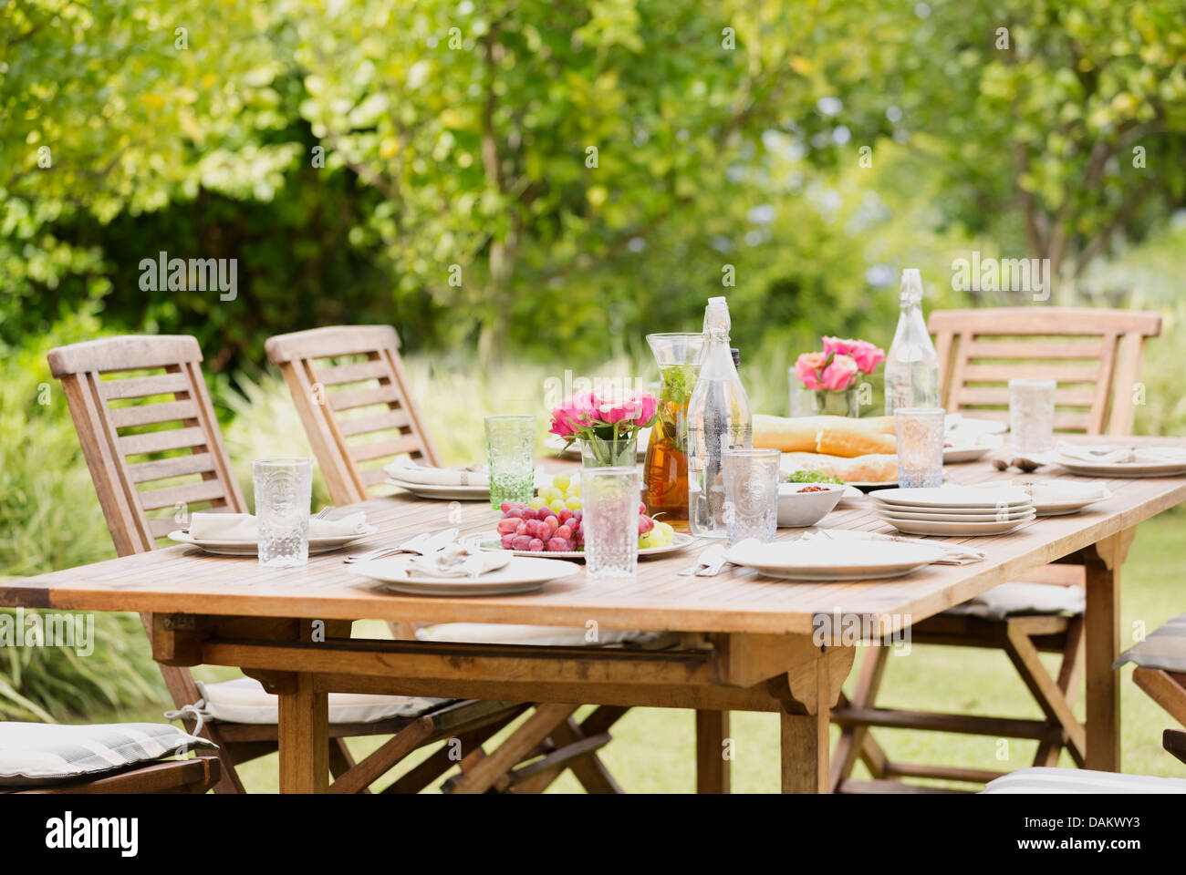 Set table in backyard Stock Photo Alamy