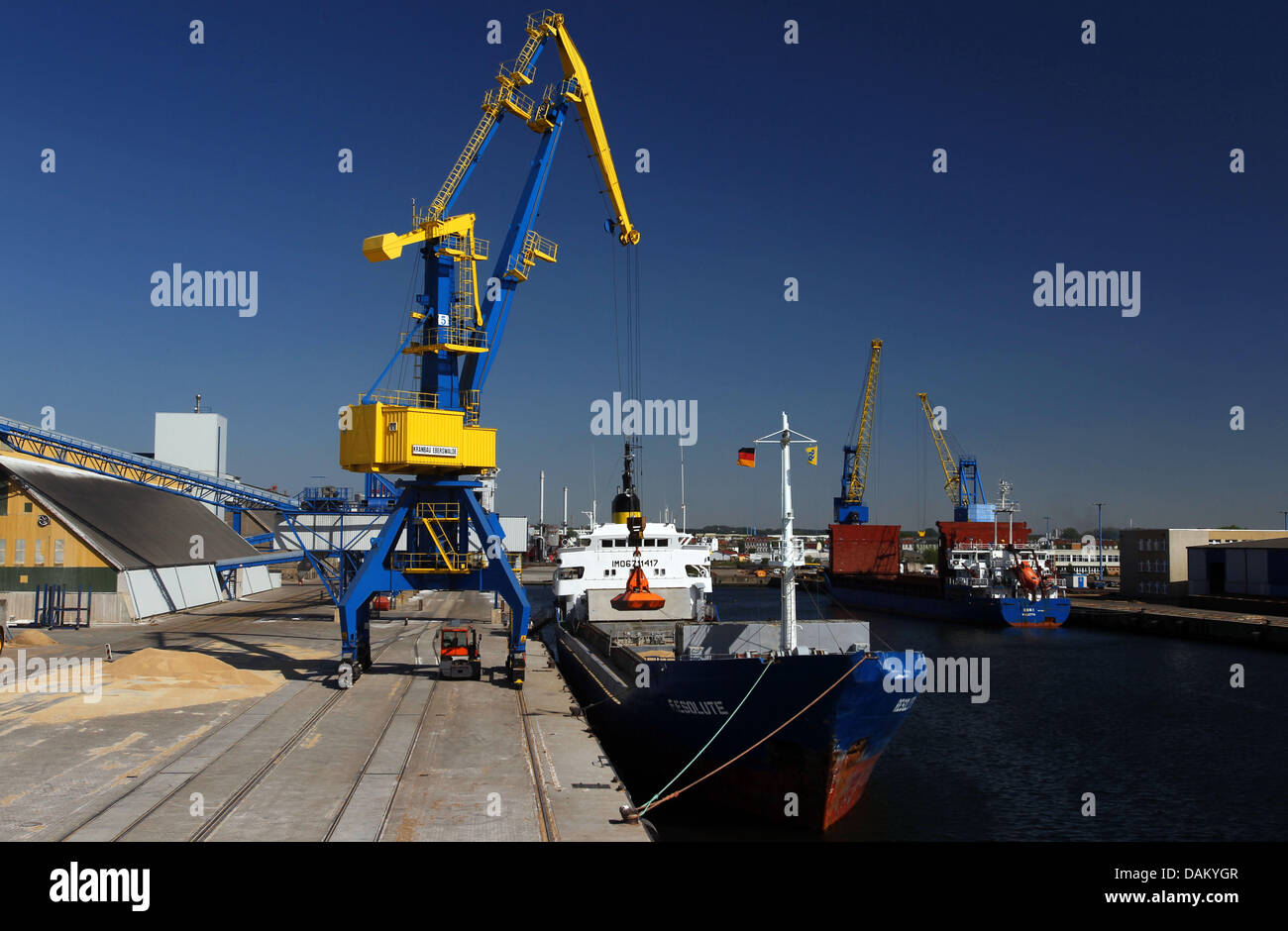 The freight ship 'Resolute' is loaded with freight at the maritime port in Wismar, Germany, 9 May 2011. The port got an extension quai of 140 meters on a 1,6 hectars areal. Photo: Jens Buettner Stock Photo