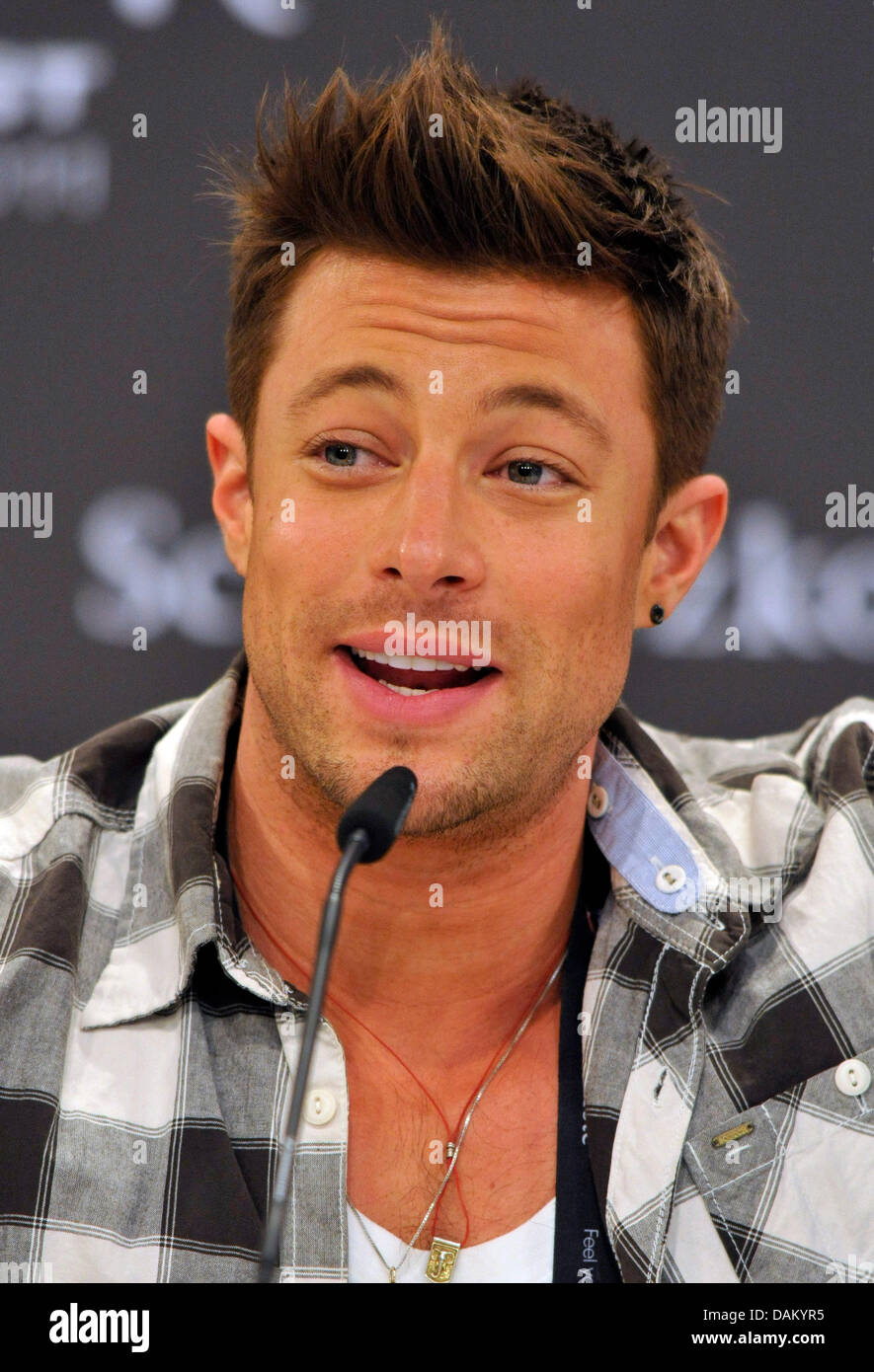 Duncan James Of Blue Representing The United Kingdom Seen During The Stock Photo Alamy Duncan James Of Blue Representing The United Kingdom Seen During The Stock Photo Alamy