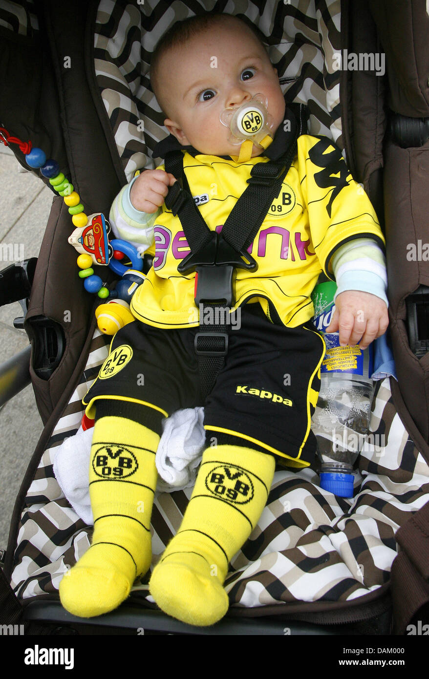 Six-month-old Ronny sucks on pacifier with a BVB-logo on it at the Old  Market prior to the Bundesliga match Borussia Dortmund vs. Eintracht  Frankfurt in Dortmund, Germany, 14 May 2011. Dortmund is
