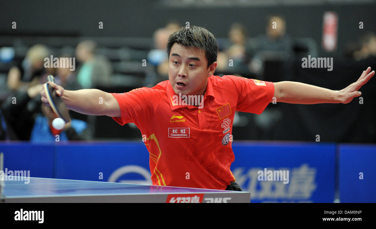Wang Hao of China in action against Jun Mizutani during the Men's quarter final at the table tennis World Championships in Rotterdam, Netherlands, 14 May 2011. Photo: Carmen Jaspersen dpa Stock Photo