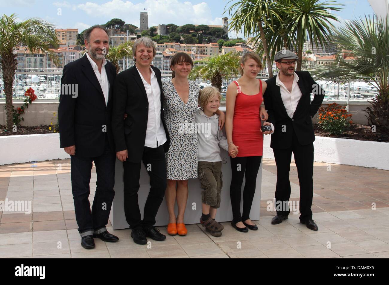 Producer Peter Rommel (l-r), director Andreas Dresen, actress Steffi Kuhnert, actor Mika Nilson Seidel, actress Talisa Lilly Lemke and actor Milan Peschel pose at the photocall of "Halt auf freier Strecke" at the 64th Cannes International Film Festival at Palais des Festivals in Cannes, France, on 15 May 2011. Photo: Hubert Boesl Stock Photo