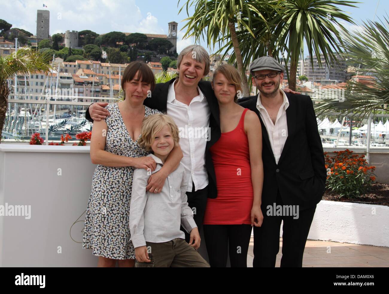 Actress Steffi Kuhnert (l-r), actor Mika Nilson Seidel, director Andreas Dresen, actress Talisa Lilly Lemke and actor Milan Peschel pose at the photocall of "Halt auf freier Strecke" at the 64th Cannes International Film Festival at Palais des Festivals in Cannes, France, on 15 May 2011. Photo: Hubert Boesl Stock Photo