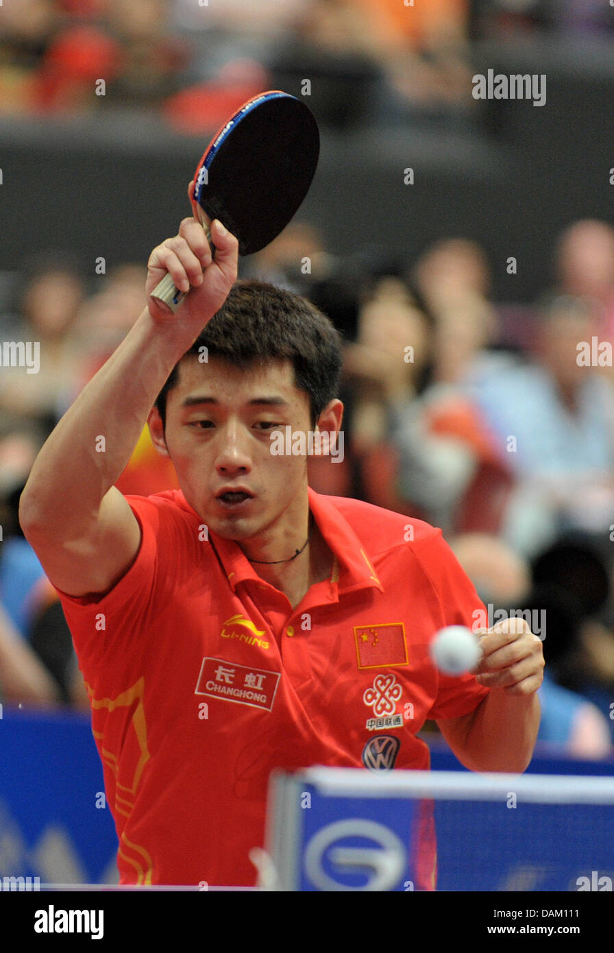 Zhang Jike of China in action against Wang Hao of China during the Men's final at the table tennis World Championships in Rotterdam, Netherlands, 15 May 2011. Photo: Carmen Jaspersen dpa Stock Photo