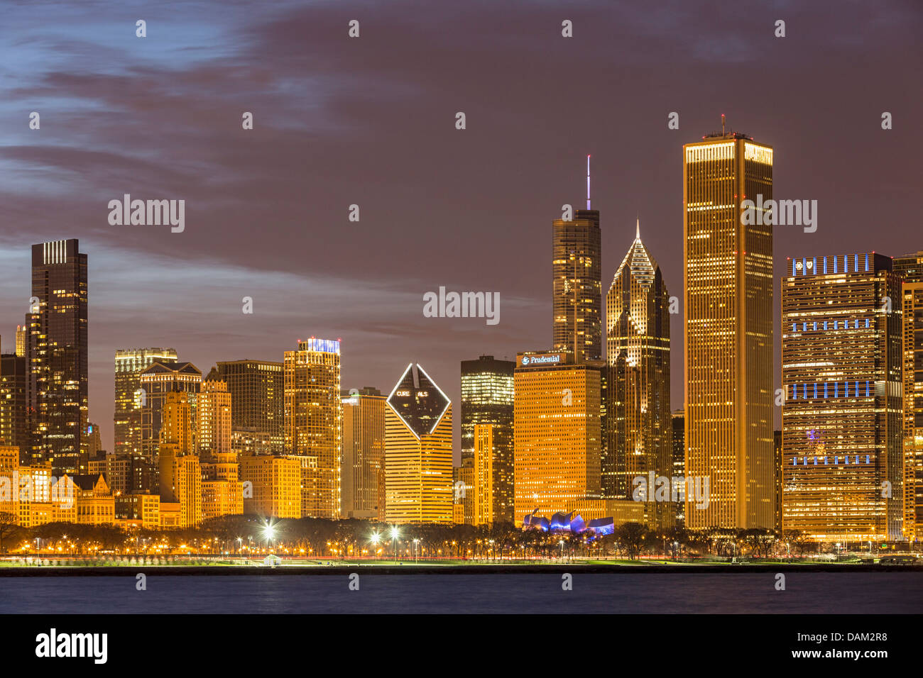 Aerial view chicago skyline lake hi-res stock photography and images ...