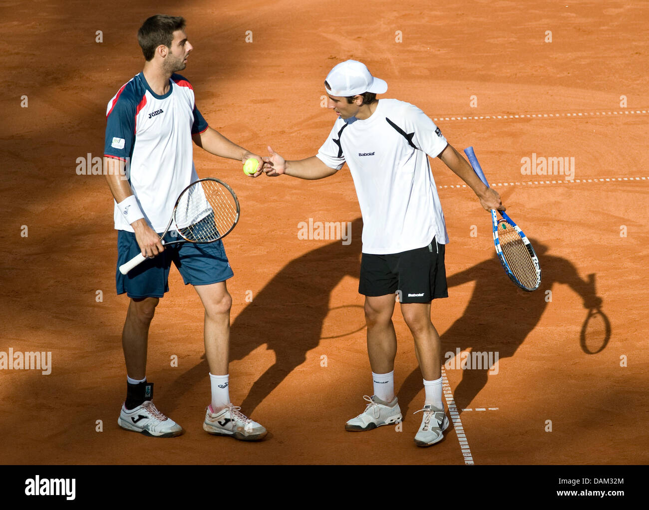 Spanish tennis players Marc Lopez (R) and Marcel Granollers communicate