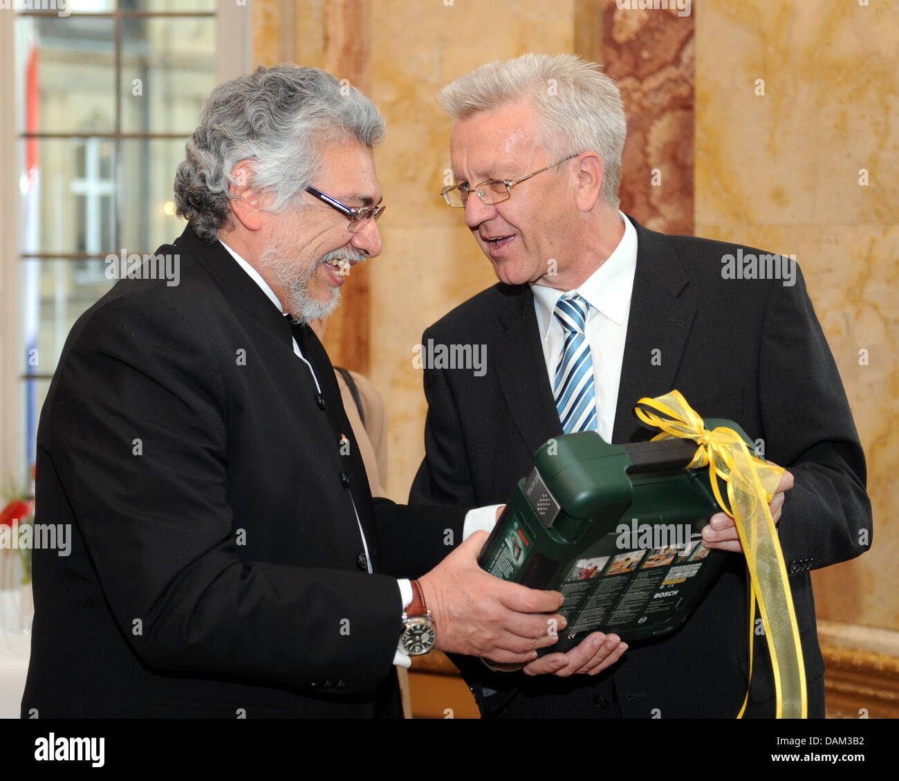 Winfried Kretschmann (R), Minister President of Baden-Wuerttemberg, hands a Bosch cordless screwdriver to the President of Paraguay, Fernando Armindo Lugo Mendez, at the Neue Schloss in Stuttgart, Germany, 19 May 2011. Fernando Armindo Lugo Mendez is in Baden-Wuerttemberg for an exchange of ideas and thoughts. Photo: Bernd Weissbrod Stock Photo