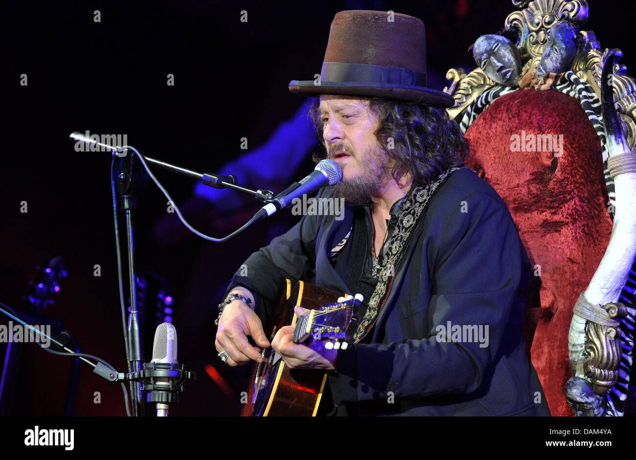 Italian singer 'Zucchero' opens his Germany tour and performs at the