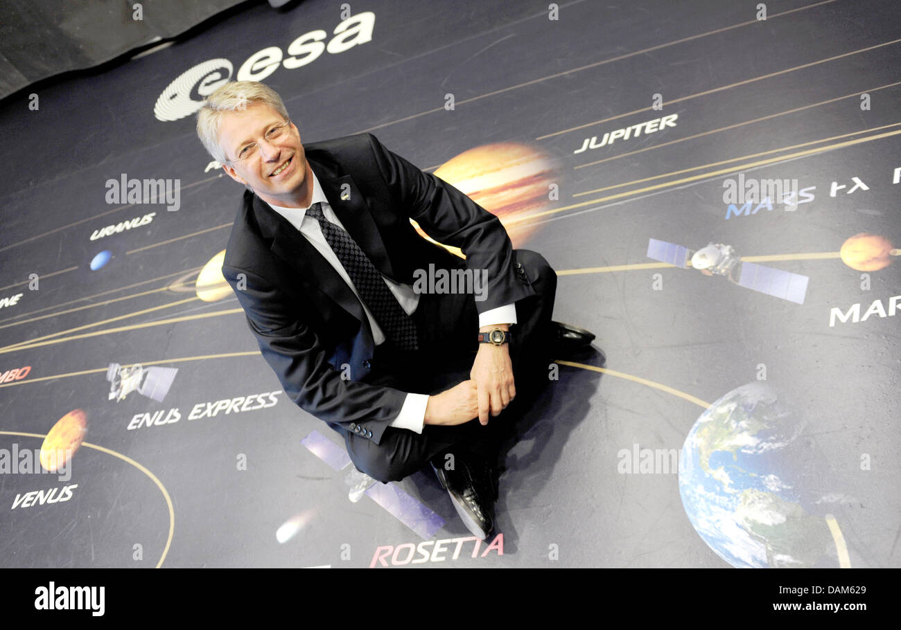 Thomas Reiter, the new director for manned spaceflight and mission operations of the European Space Agency (ESA) is pictured at the Control Centre ESOC of ESA in Darmstadt, Germany, 25 May 2011. The 52-year-old is responsible for the education and training of European astronauts, as well as Europe's contribition to the International Space Station ISS. Photo: Arne Dedert Stock Photo