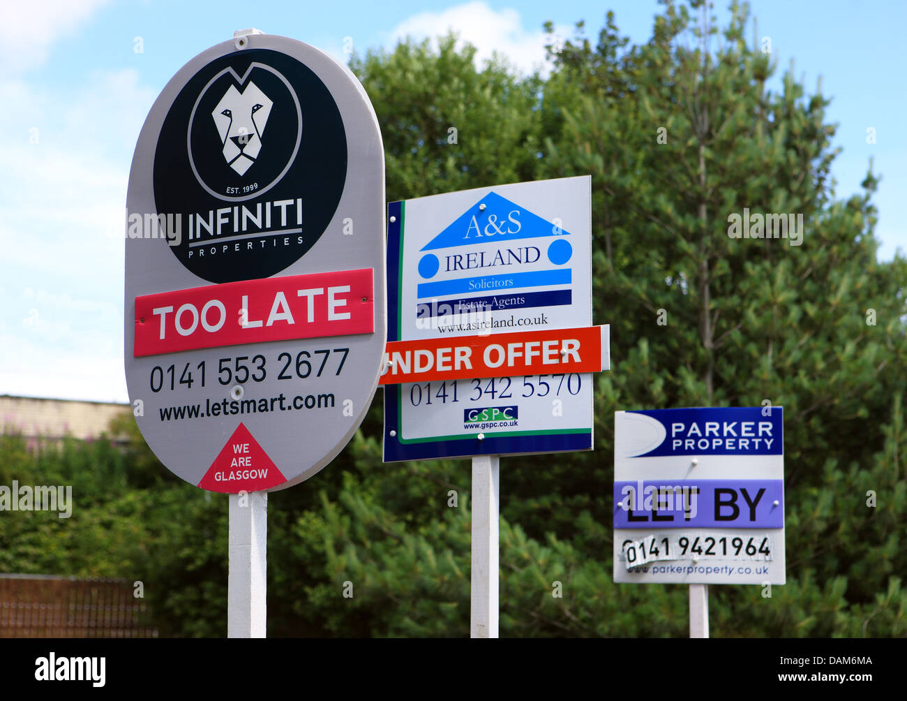 Offer signs hi-res stock photography and images - Alamy