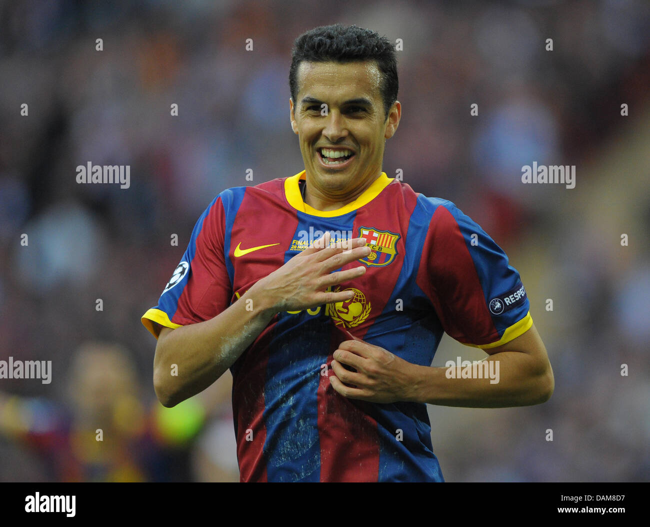 Pedro (R) of Barcelona celebrates after scoring the 1-0 during the UEFA ...