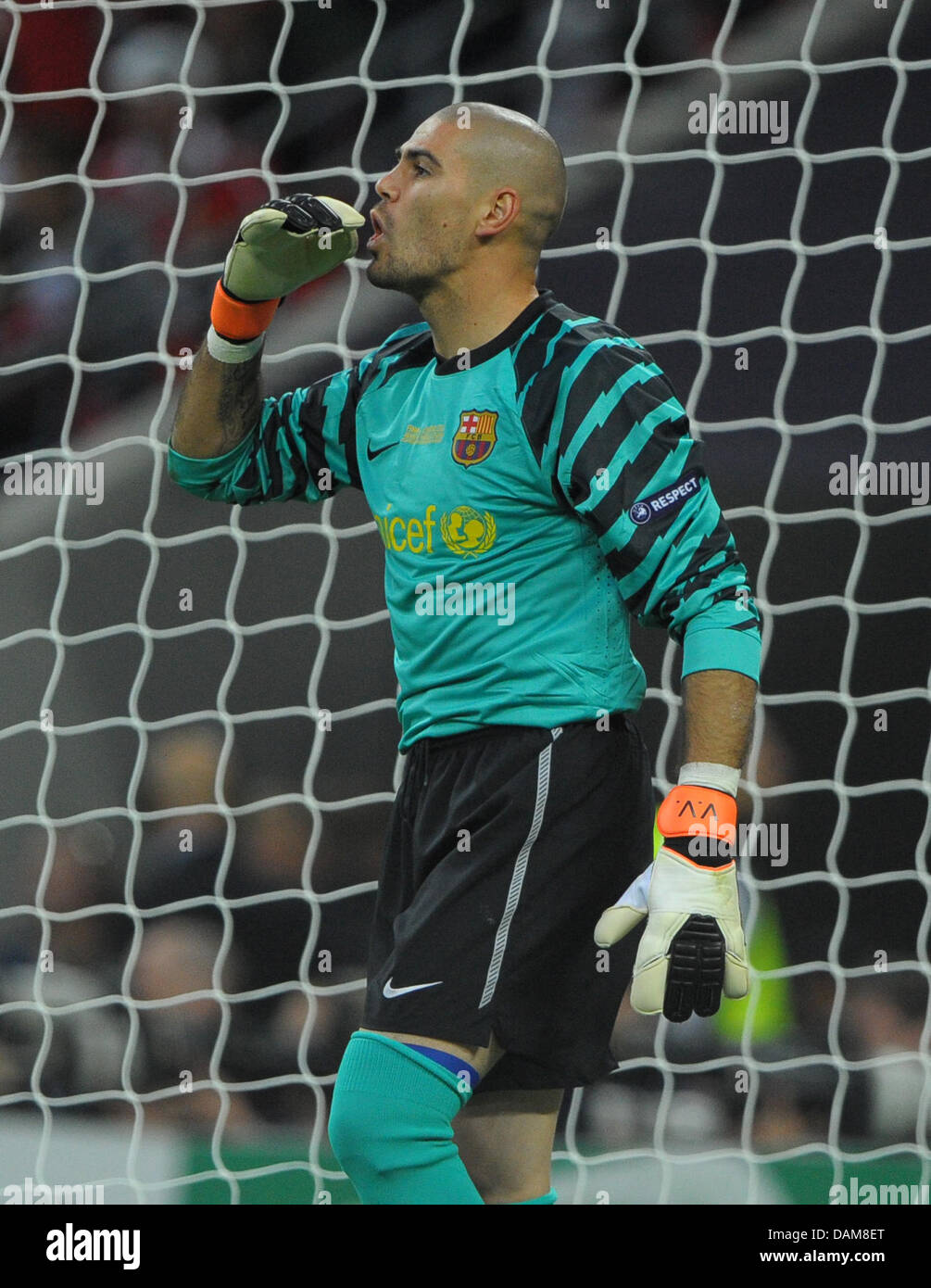 Goalkeeper Victor Valdes of Barcelona celebrates during the UEFA Champions League final between FC Barcelona and Manchester United at the Wembley Stadium, London, Britain, 28 May 2011. Photo: Soeren Stache Stock Photo
