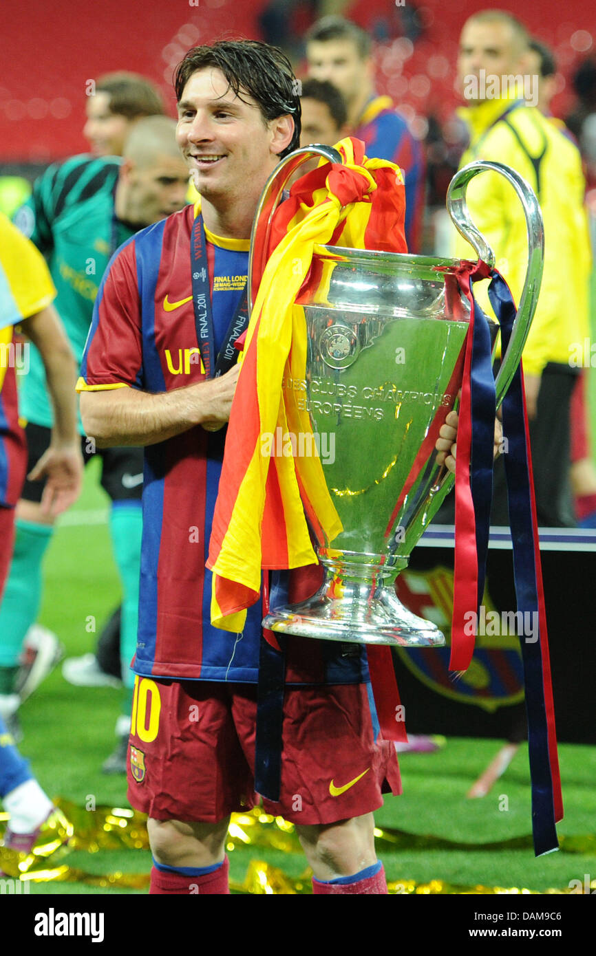 Barcelona's Lionel Messi holds the Champions League trophy after the Champions League Finale match FC Barcelona vs. Manchester United in London, Great Britain, 28 May 2011. Photo: Revierfoto Stock Photo