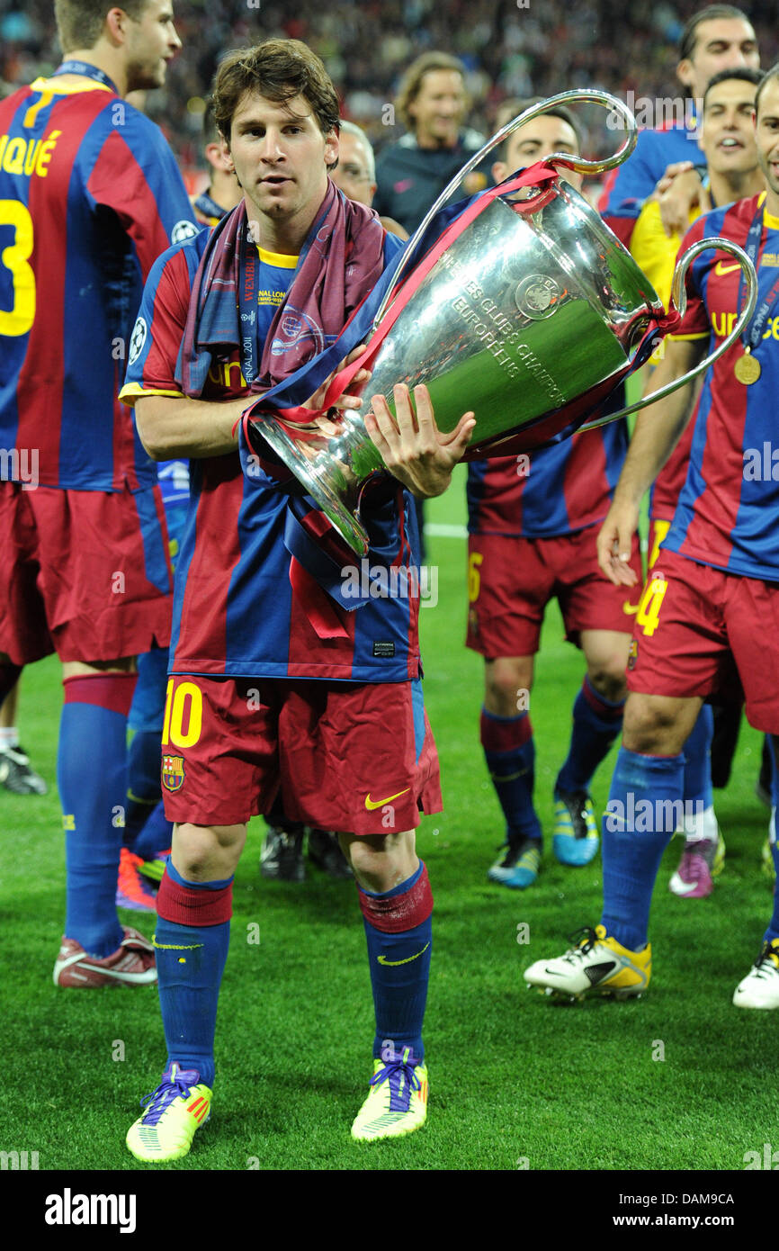 Barcelona's Lionel Messi holds the Champions League trophy after the Champions League Finale match FC Barcelona vs. Manchester United in London, Great Britain, 28 May 2011. Photo: Revierfoto Stock Photo