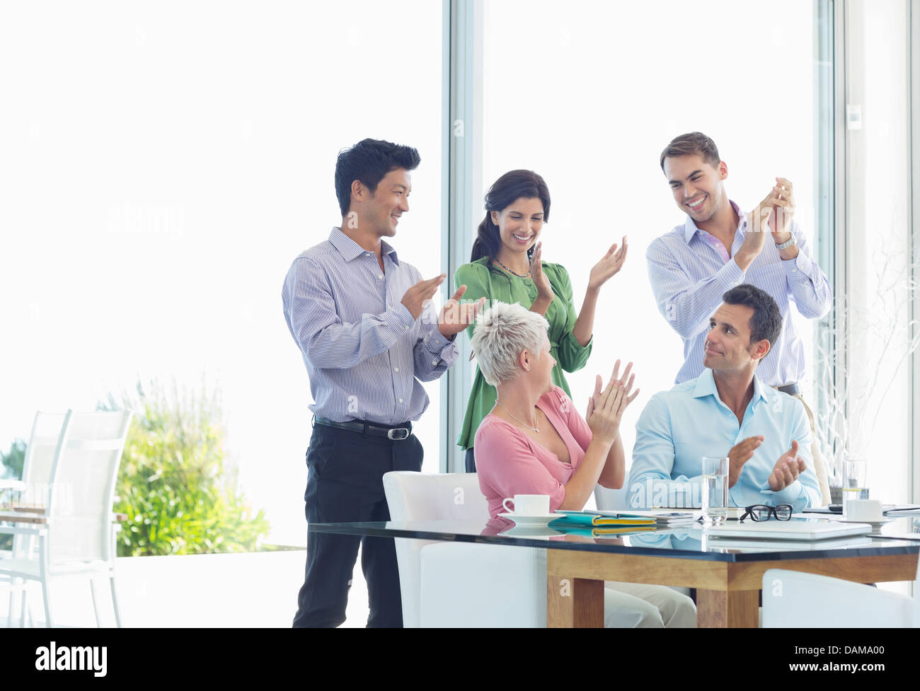 People cheering hi-res stock photography and images - Alamy