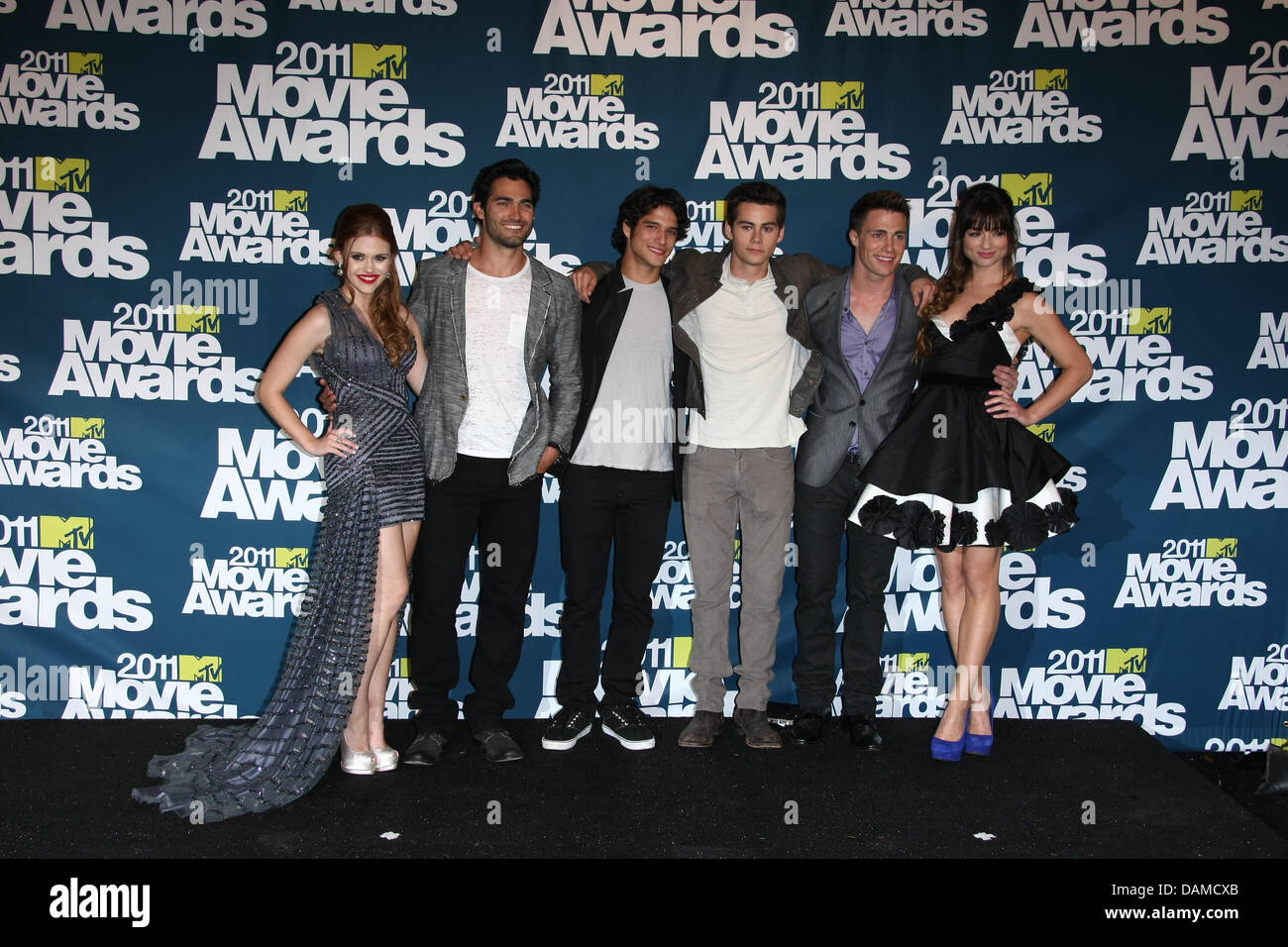Actors Tyler Hoechlin (l-r), Tyler Posey, Dylan O'Brien, Holland Roden, Crystal Reed, and Colton Haynes of 'Teen Wolf' pose in the photo press room of the MTV Movie Awards at Universal Studio's Gibson Amphitheatre in Universal City/Los Angeles, USA, on 05 June 2011. Photo: Hubert Boesl Stock Photo
