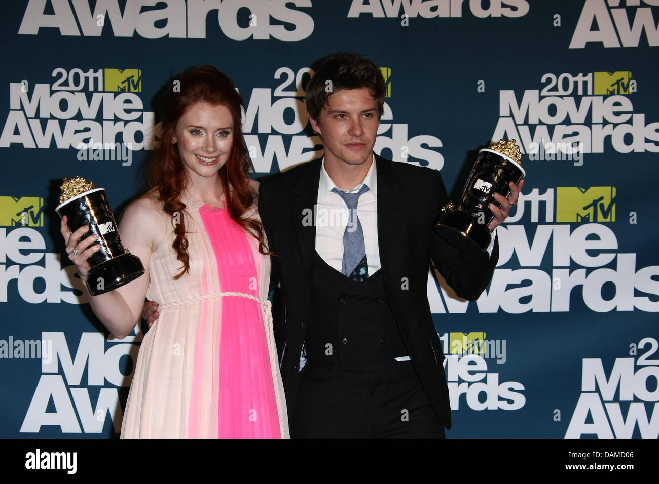 Best Movie Award for 'The Twilight Saga: Eclipse' winning actors Bryce Dallas Howard and Xavier Samuel pose in the photo press room of the MTV Movie Awards at Universal Studio's Gibson Amphitheatre in Universal City/Los Angeles, USA, on 05 June 2011. Photo: Hubert Boesl Stock Photo