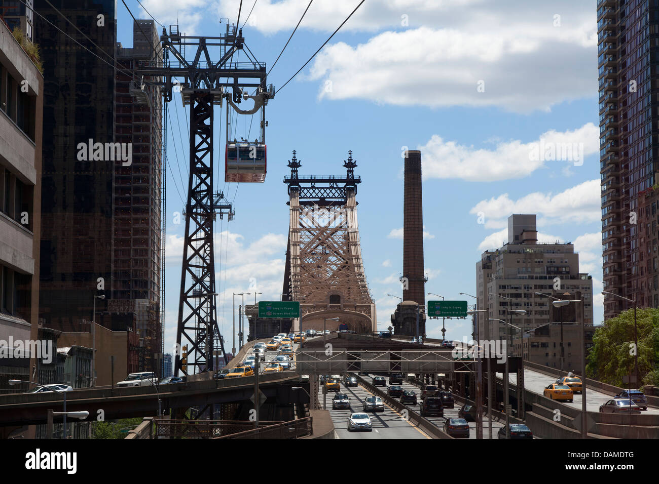 Queensboro bridge with the cable car to Roosevelt Island Stock Photo