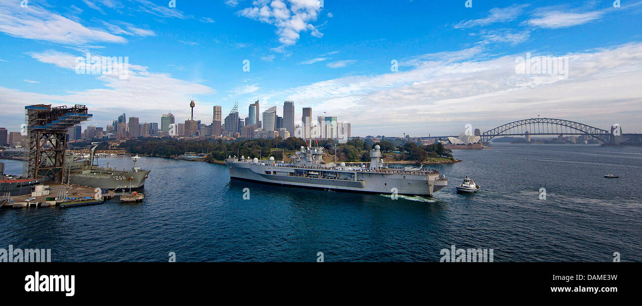 The amphibious assault ship USS Blue Ridge approaches Garden Island Naval Base July 13, 2013 in Sydney, Australia. Stock Photo