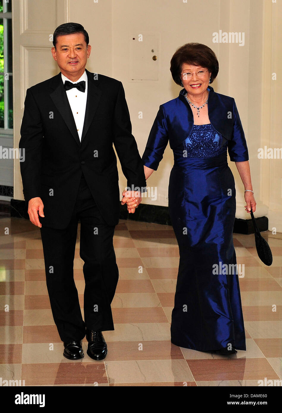 United States Secretary of Veterans Affairs Eric K. Shinseki and his wife, Patty, arrive for a State Dinner in honor of Chancellor Angela Merkel of Germany at the White House in Washington, D.C. on Tuesday, June 7, 2011 Credit: Ron Sachs / CNP Stock Photo