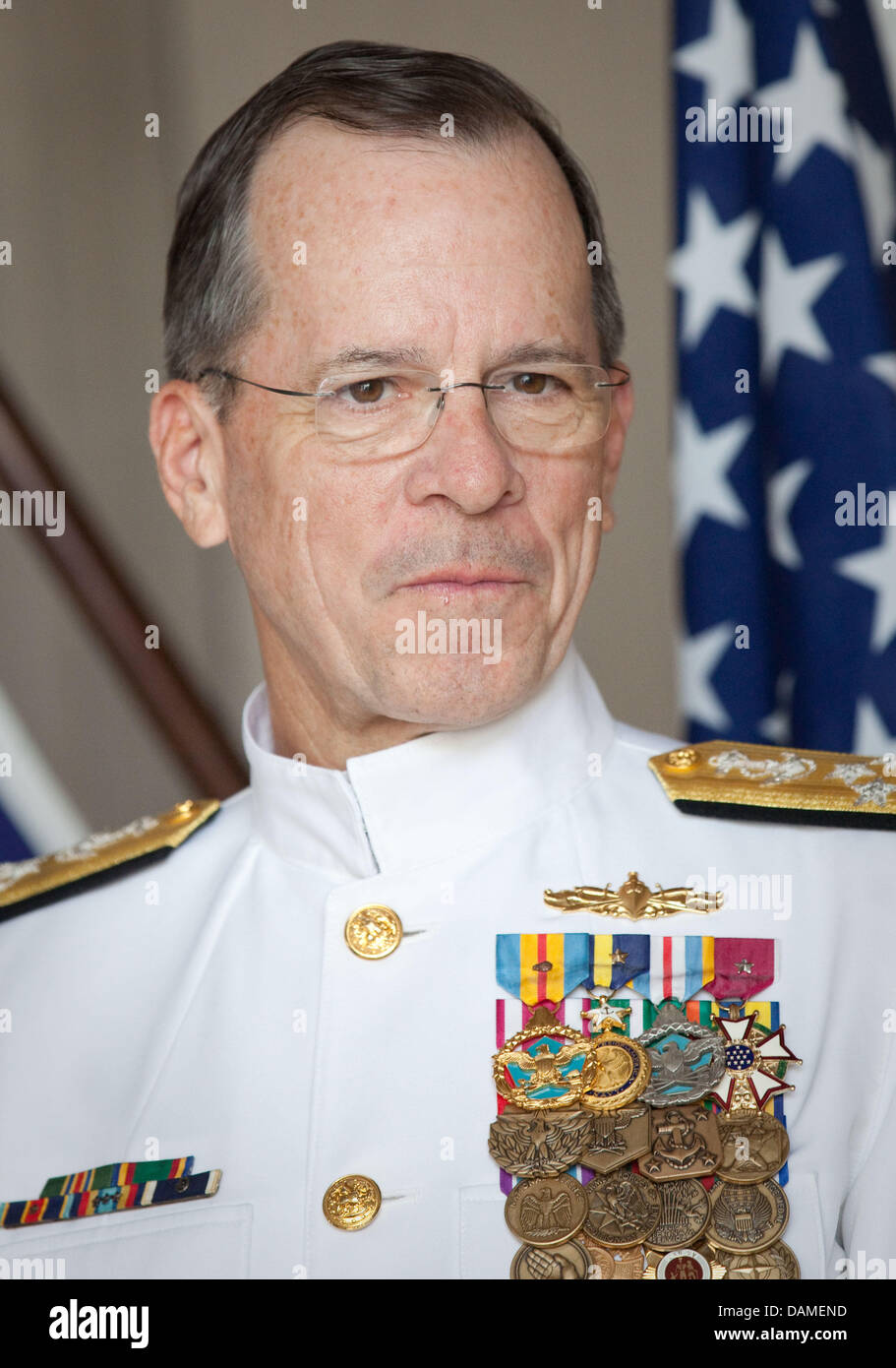 US admiral Michael Mullen wears the Order of Merit of the Federal Republic of Germany in Berlin, Germany, 09 June 2011. Mullen is the chairman of the Chiefs of Staff and the highest ranking soldier of the US troups. He recieved the Federal Cross of Merit for his service to German-American friendship. Photo: MICHAEL KAPPELER Stock Photo
