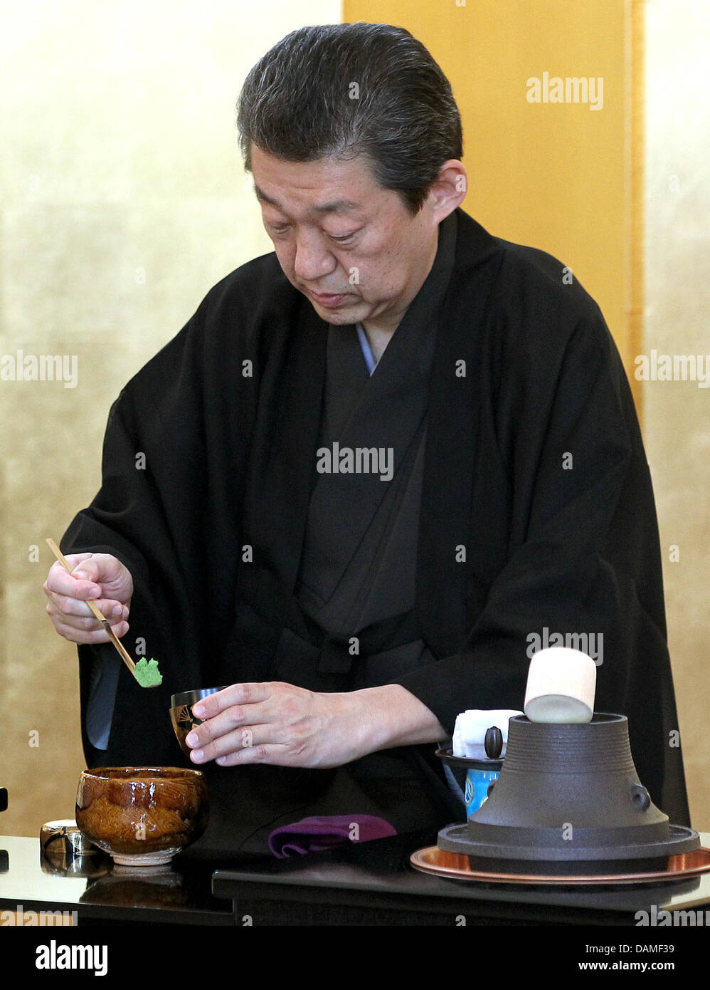 Japanese great master Sen Shoshitsu prepares for the one hour tea ceremony for the German President at Bellevue Palace in Berlin, Germany, 10 June 2011. On the occasion of the anniversary of '150 years of frienship: Germany - Japan', the great master Sen Shoshitsu is in Germany and has be holding tea ceremonies for high ranking guests abroad. The Urasenke school is one of the three Stock Photo