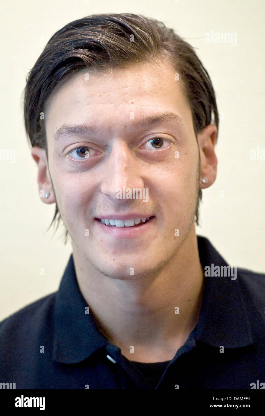 German national team soccer player, Mesut Oezil, smiles a press conference of German Railways (DB) subsidiary 'DB Services' in Duesseldorf, Germany, 10 June 2011. The soccer player and subsidiary company of German Railways (Deutsch Bahn), 'DB Services', are starting the model project 'DB Services Zukunfts-Camp - Kick Dich in Deine Berufliche Zukunft' (DB Services Future Camp - Kick Stock Photo