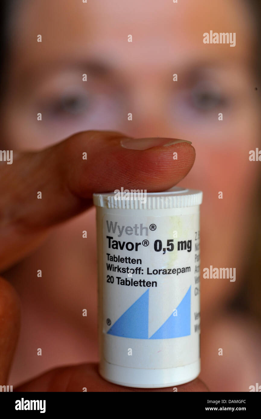 A woman observes the psychiatric drug Tavor in Munich, Germany, 14 May  2011. Tavor is a tranquilizer. Photo: Frank Leonhardt Stock Photo - Alamy