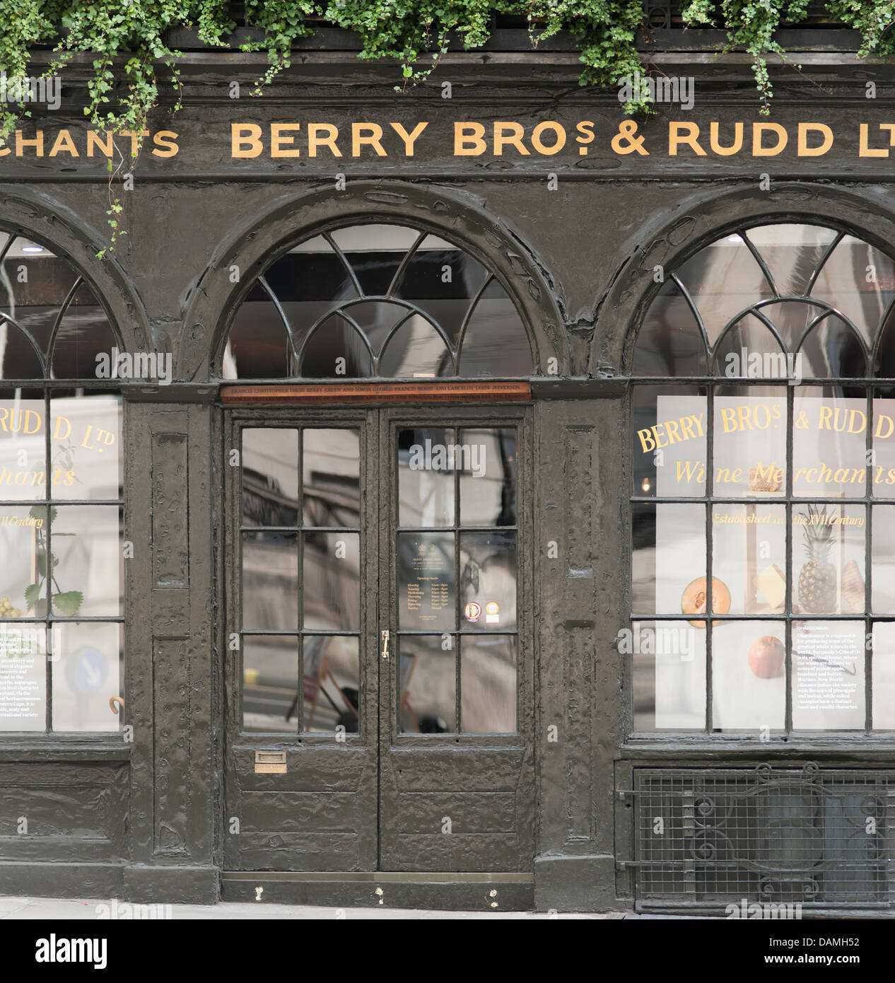 Traditional shopfront hires stock photography and images Alamy