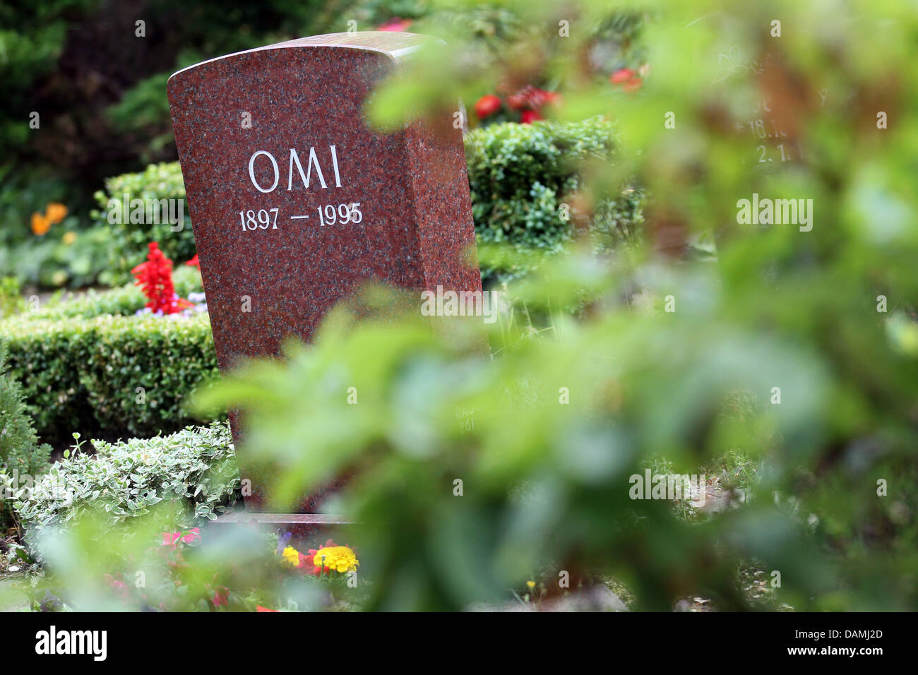 'Omi' ('Granny') stands on a gravestone in Leipzig, Germany, 16 June 2011. Photo: Jan Woitas Stock Photo