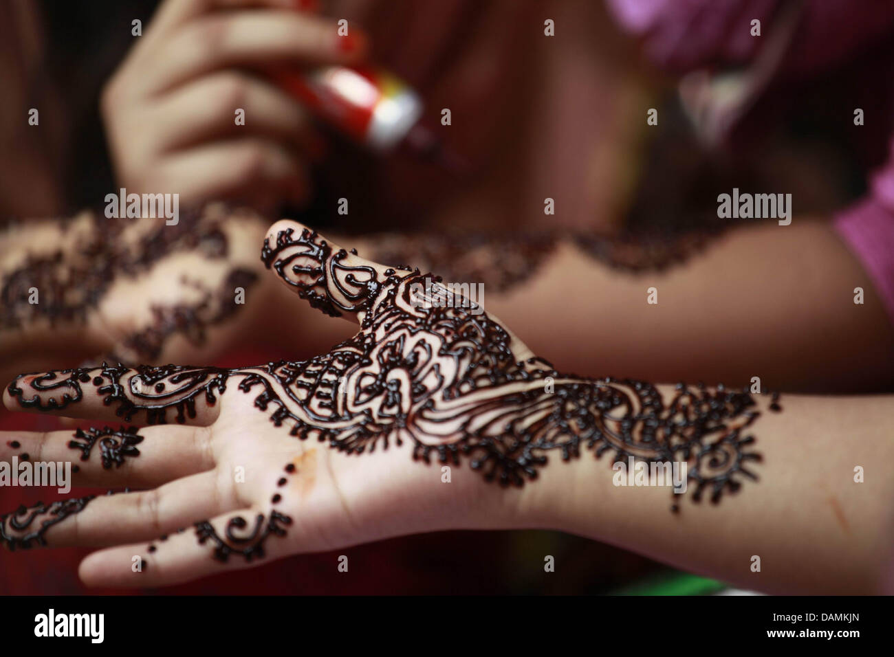 Best Mehndi Designs for Eid 2023 [Pictures] - Lens