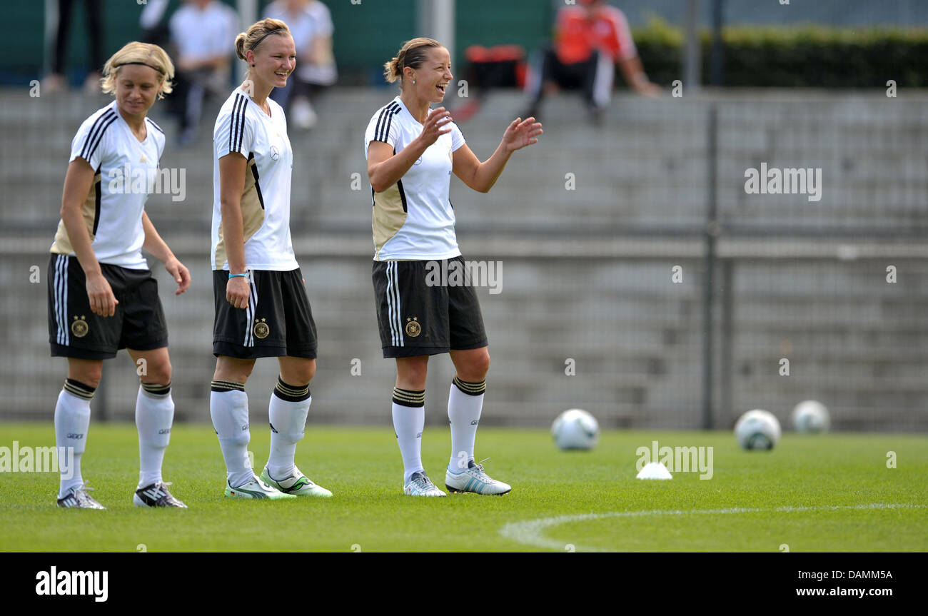 German players of the national women's soccer team Martina Mueller, Alexandra Popp and Inka Grings (l-r) smile during a training session of the team in preparation for the FIFA Women's World Cup in Berlin, Germany, 22 June 2011. The FIFA Women's World Cup takes place from 26 June until 17 July 2011 in Germany. Photo: Carmen Jaspersen Stock Photo
