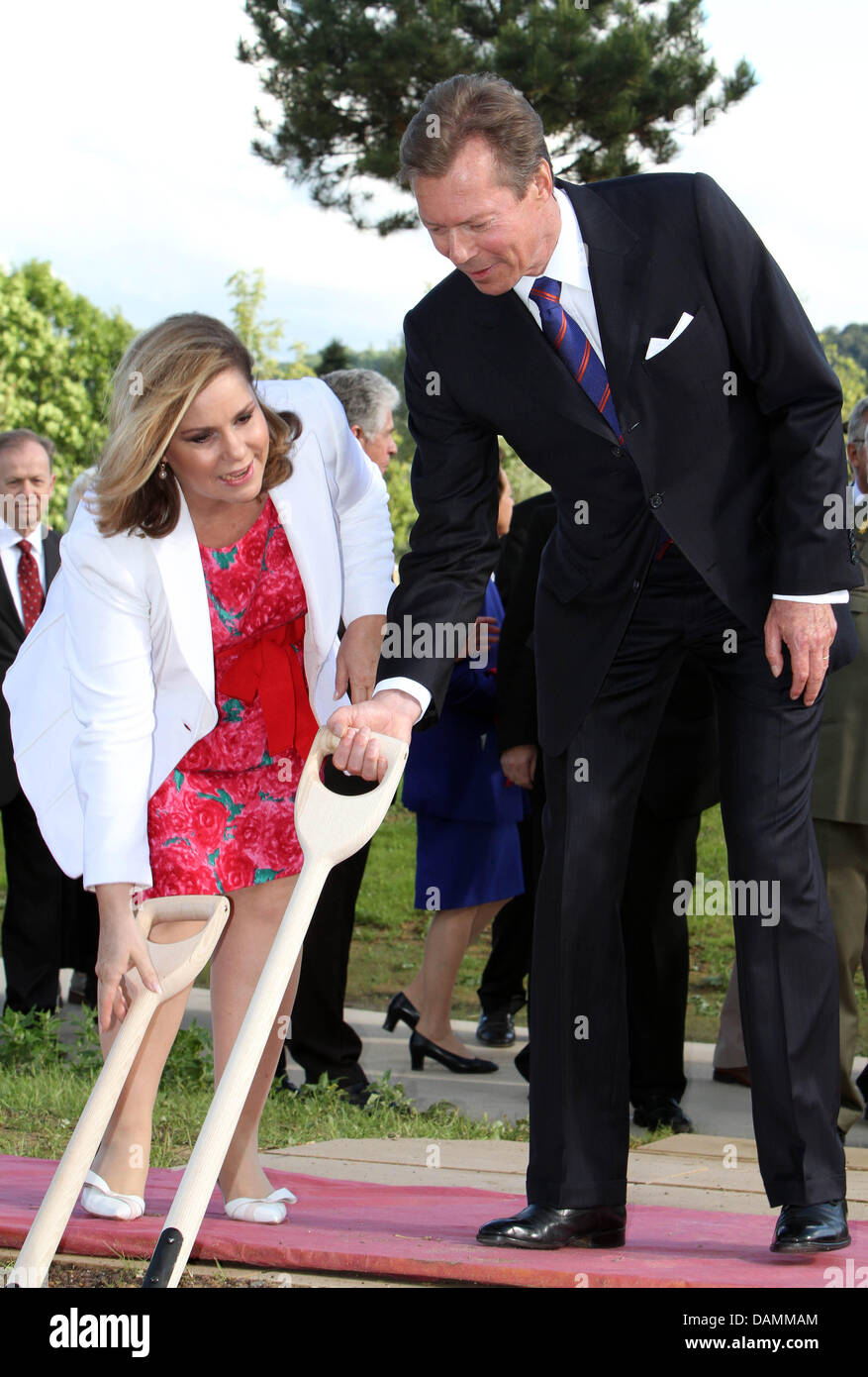Grand Duke Henri of Luxembourg and Grand Duchess Maria Teresa of Luxembourg plant a tree during their visit to the village of Niederanven, Luxembourg, 22 June 2011. The   Grand Ducal family are attending the celebrations for the National Day of Luxembourg on 23 June 2011. Photo: Albert van der Werf (NETHERLANDS OUT) Stock Photo
