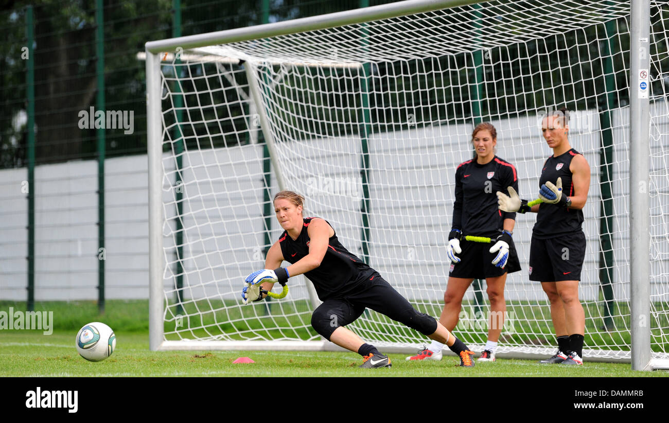 US women's soccer national goalkeepers Nicole Barnhart, Hope Solo and Jill Loyden (L-R) exercise with fixed goalie gloves during a practice session at the Ostragehege in Dresden, Germany, 23 June 2011. From 26 June to 17 July 2011, the FIFA Women's World Cup will be played in Germany. Photo: Thomas Eisenhuth Stock Photo