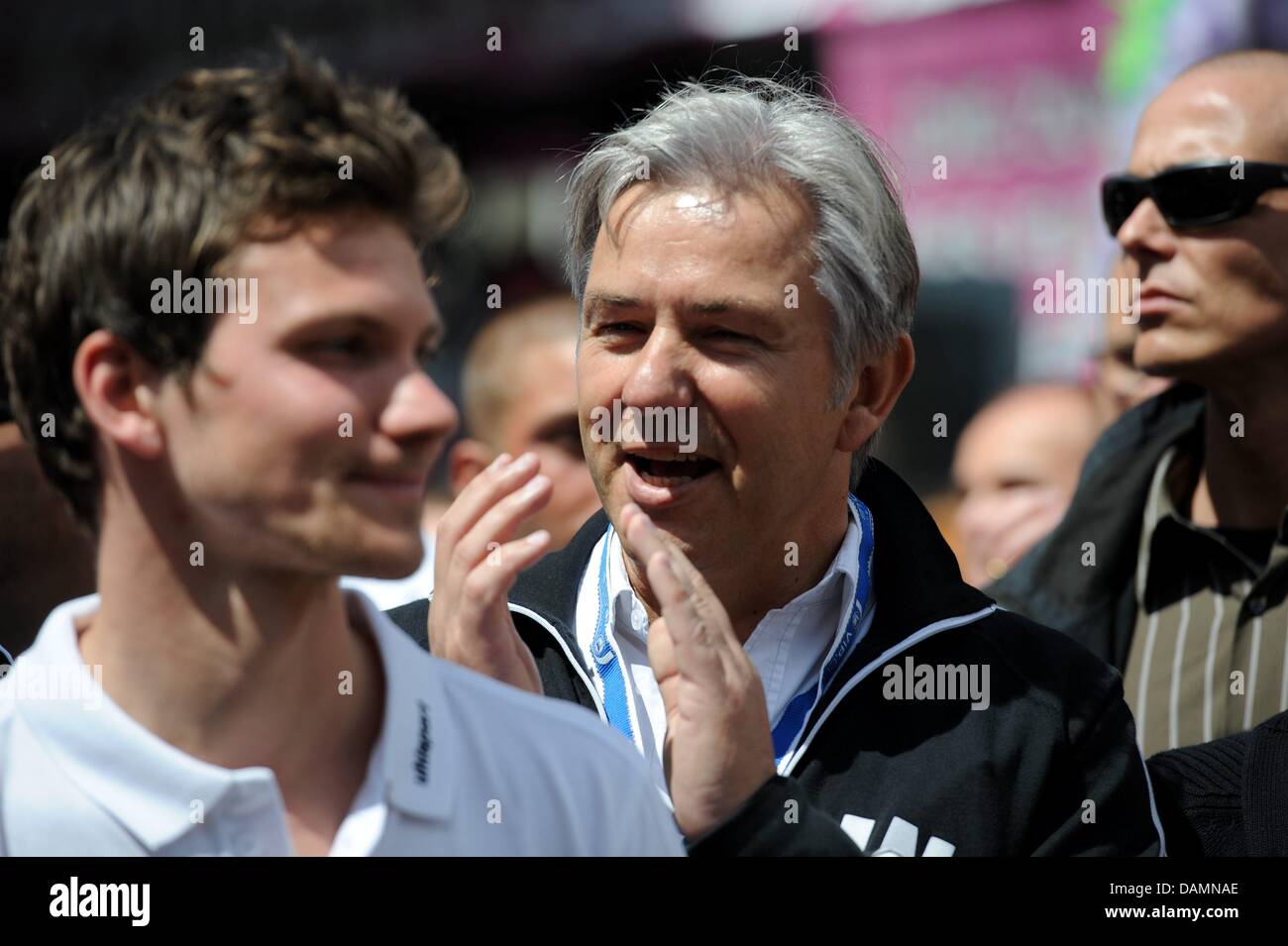 The Governing Mayor of Berlin Klaus Wowereit (M) attends the Christopher Street Day (CSD) parade in Berlin, Germany, 25 June 2011. Each year at the CSD, homosexual men and women remember the police's brutal attack on homosexuals in New York in 1969. Photo: Maurizio Gambarini Stock Photo
