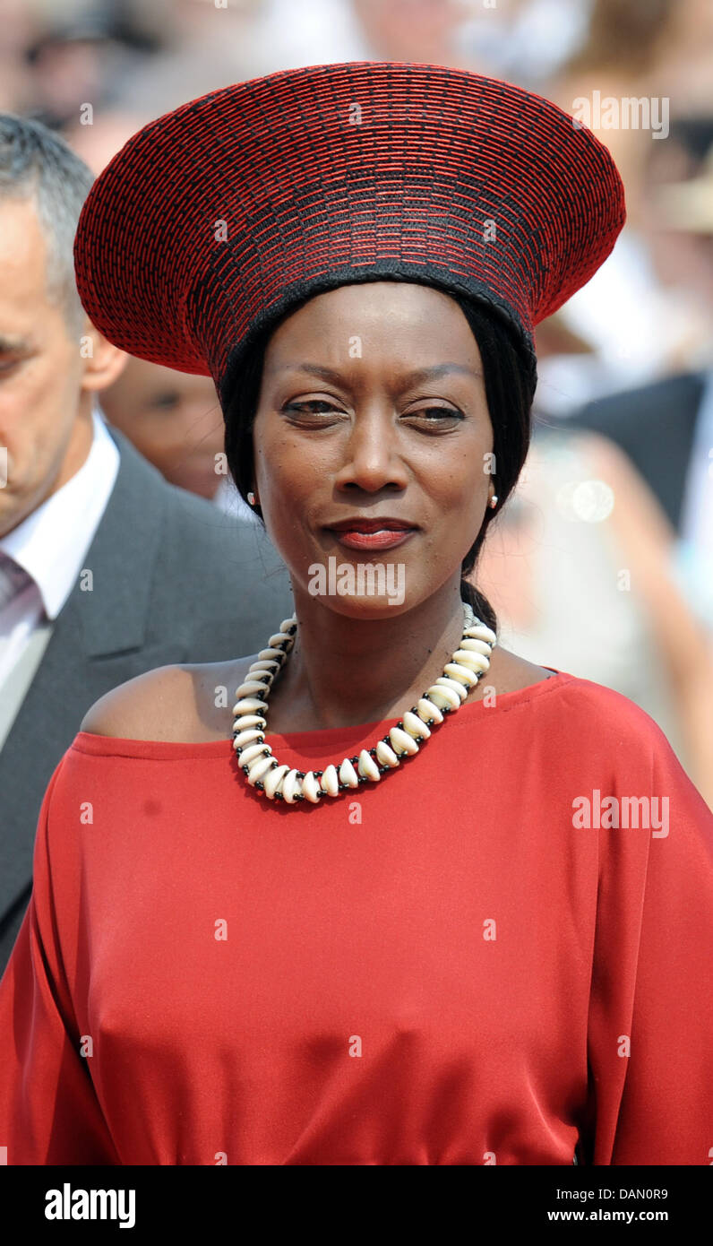 Singer Khadja Nin arrives for the religious wedding of Prince Albert II and  Princess Charlene at the Palace Square of the Prince's Palace in Monaco, 02  July 2011. Some 3500 guests are