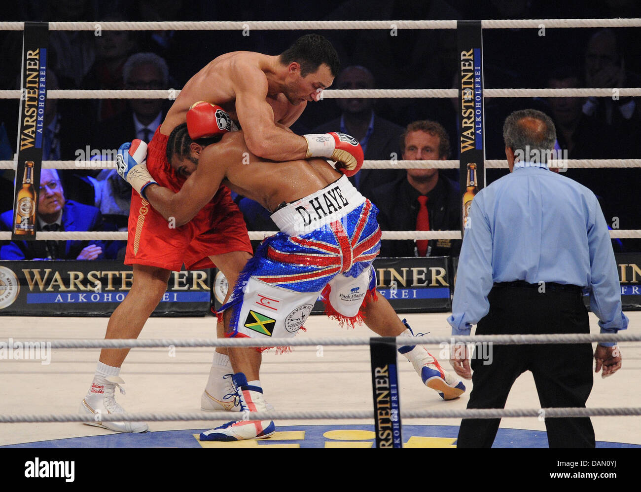 Heavyweight boxer Wladimir Klitschko from Ukraine (L) and Britain's David  Haye (R) box for Klitschko's WBO/IBF titles and Haye's WBA title in a world  championships unification fight at the Imtech-Arena in Hamburg, Germany,