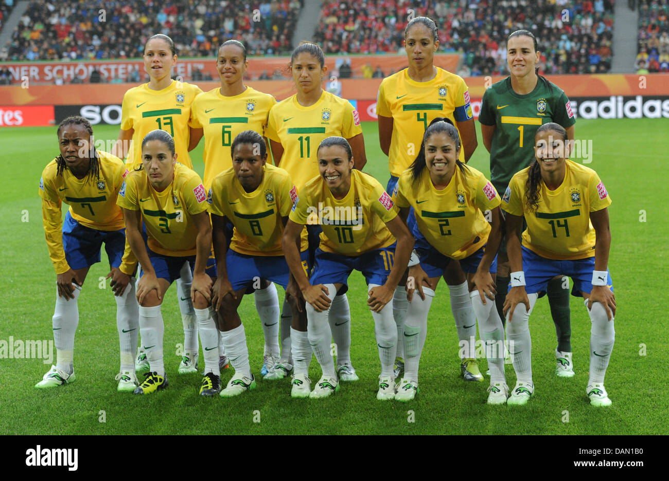 Team Brazil (back L-R) Erika, Rosana, Cristiane, Aline, Andreia (front L-R) Ester, Daiane, Formiga, Marta, Maurine, Fabiana poses for a group photo prior to the Group D match Brazil against Norway of FIFA Women's World Cup soccer tournament at the Arena Im Allerpark, Wolfsburg, Germany, 03 July 2011. Foto: Julian Stratenschulte dpa/lni  +++(c) dpa - Bildfunk+++ Stock Photo