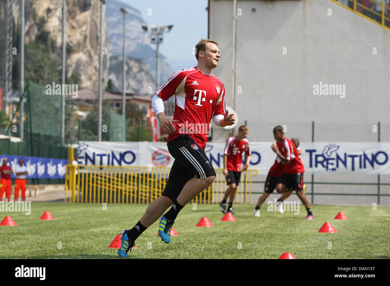FC Bayern Munich's goalkeeper Manuel Neuer warms up during a practice ...