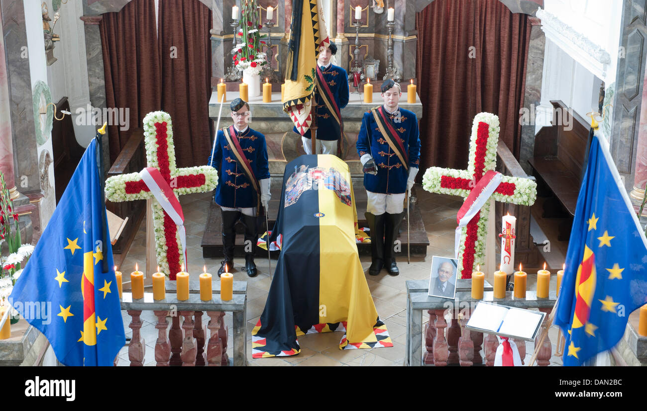 The coffin of Otto von Habsburg is covered with a flag of the family and stands at the St Ulrich church in Poecking, Germany, 5 July 2011. The oldest son of the last emperor of Austria and Hungary died on 4 July at his house in Poecking, Germany next to the Starnberg Lake. He will be buried in the Kapuziner vault in Vienna, Austria, an urn with his heart will be buried in the Bened Stock Photo
