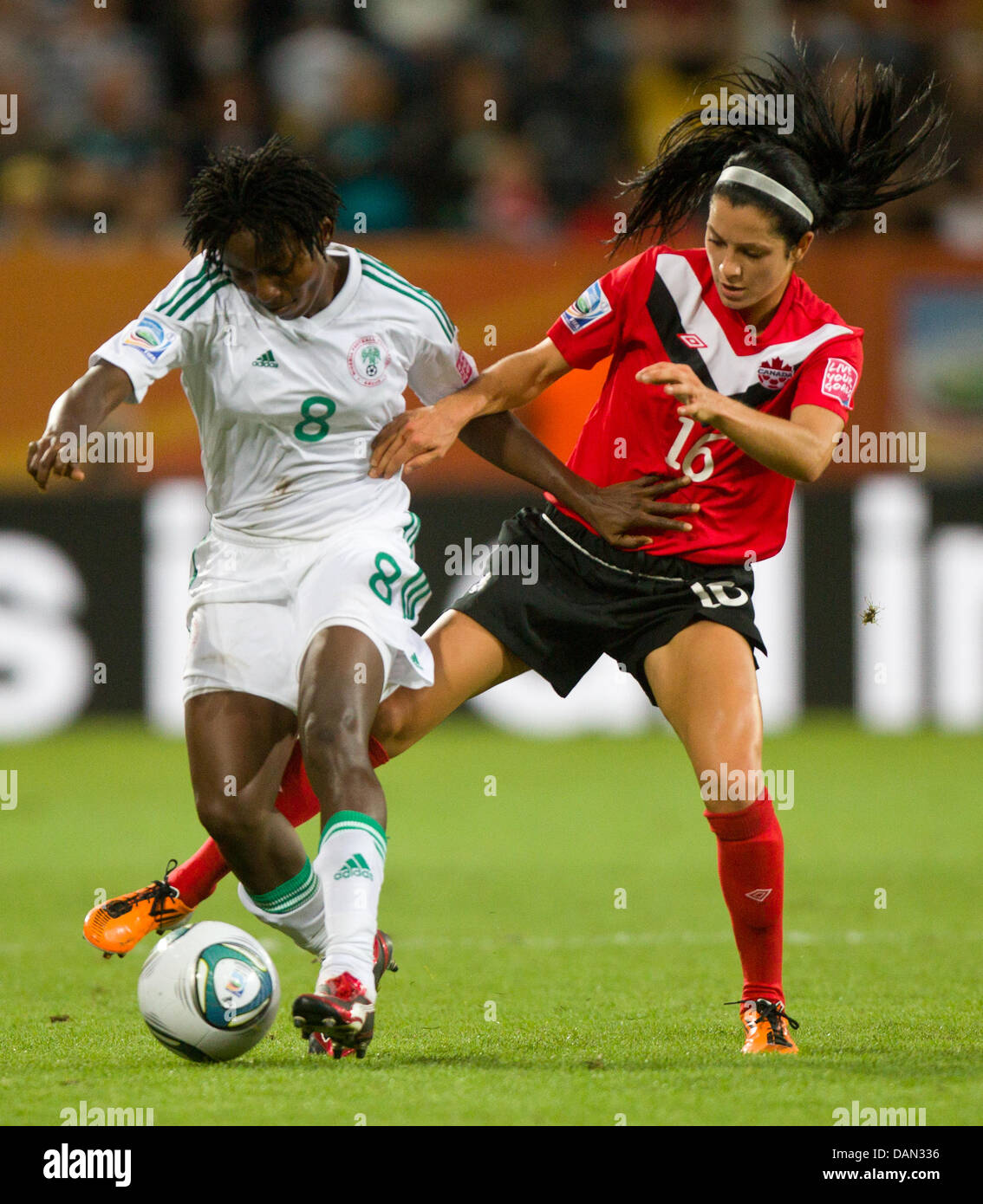 Ebere Orji (L) of Nigeria and Jonelle Filigno (R) of Canada fight for the ball during the Group A match Canada against Nigeria of FIFA Women's World Cup soccer tournament at the Rudolf Harbig Stadium in Dresden, Germany, 05 July 2011. Foto: Jens Wolf dpa/lsn  +++(c) dpa - Bildfunk+++ Stock Photo