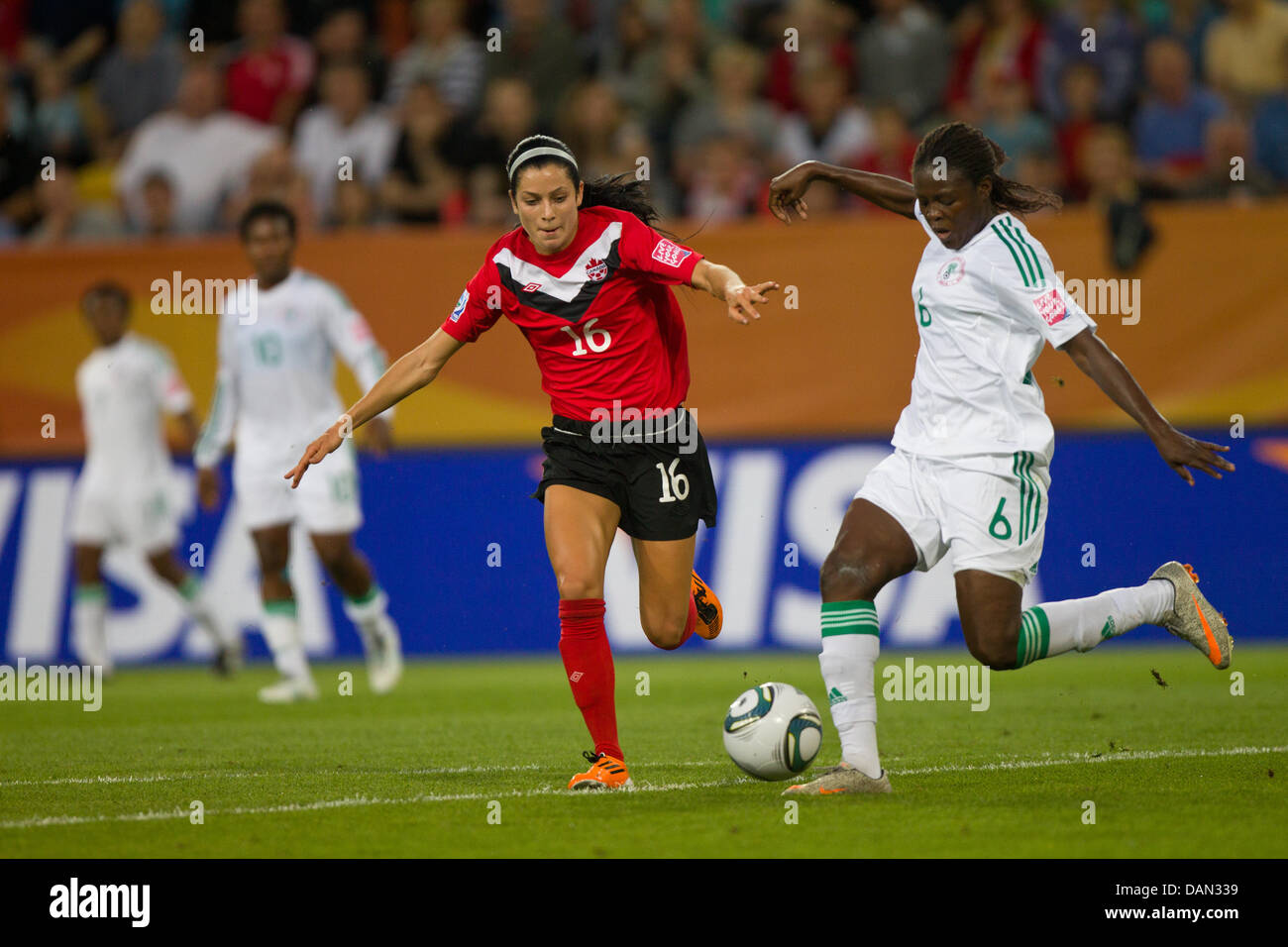 Helen Ukaonu (R) of Nigeria and Jonelle Filigno (L) of Canada fight for the ball during the Group A match Canada against Nigeria of FIFA Women's World Cup soccer tournament at the Rudolf Harbig Stadium in Dresden, Germany, 05 July 2011. Foto: Jens Wolf dpa/lsn  +++(c) dpa - Bildfunk+++ Stock Photo