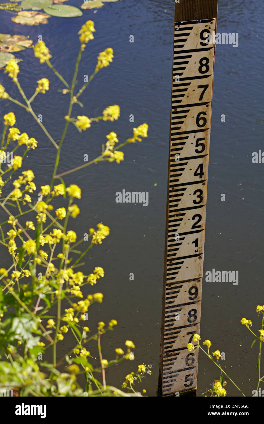Water level gauge in River Stour in July Stock Photo Alamy